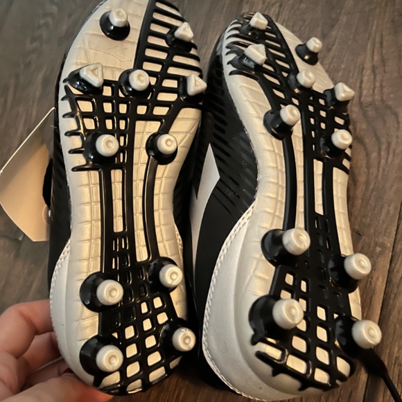 Soccer cleat’s kids brand new - Picture 3 of 3